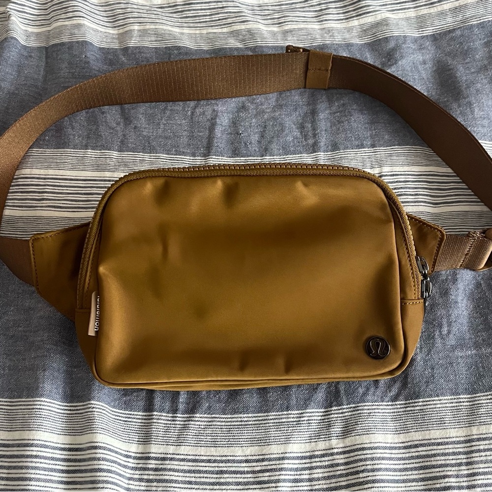 Lululemon Burnt Caramel Belt Bag 2L. NWOT